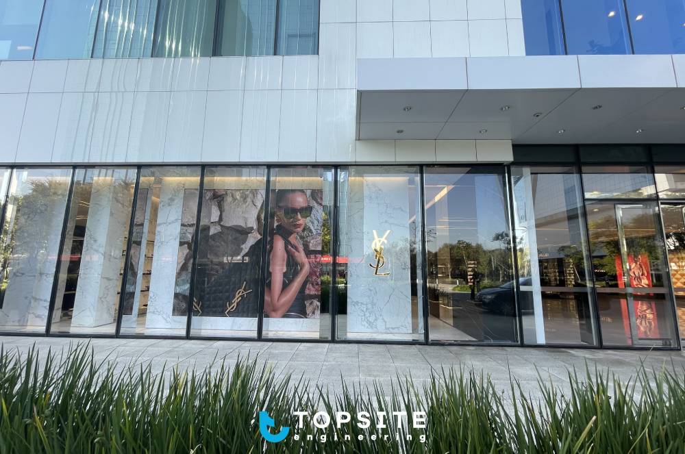 Do design à execução: Topsite cria um ambiente único para a Saint Laurent