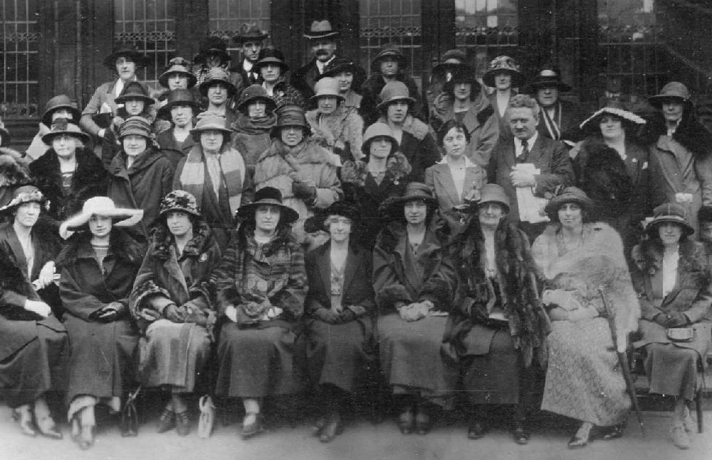 Como e por que a Sociedade de Engenharia das Mulheres foi formada?