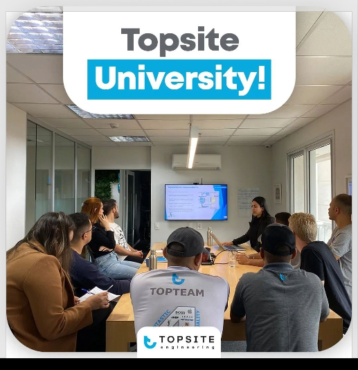 Topsite University: Investindo em Conhecimento e Desenvolvimento Profissional